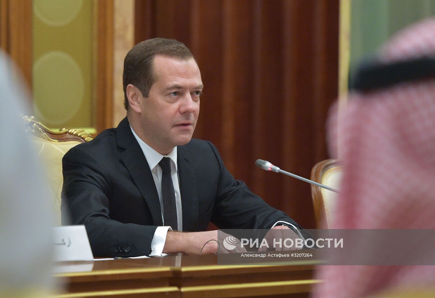 Премьер-министр РФ Д. Медведев встретился с королем Саудовской Аравии С.Аль Саудом
