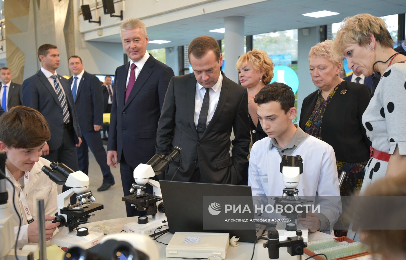 Премьер-министр РФ Д. Медведев посетил образовательный комплекс "Воробьёвы горы"