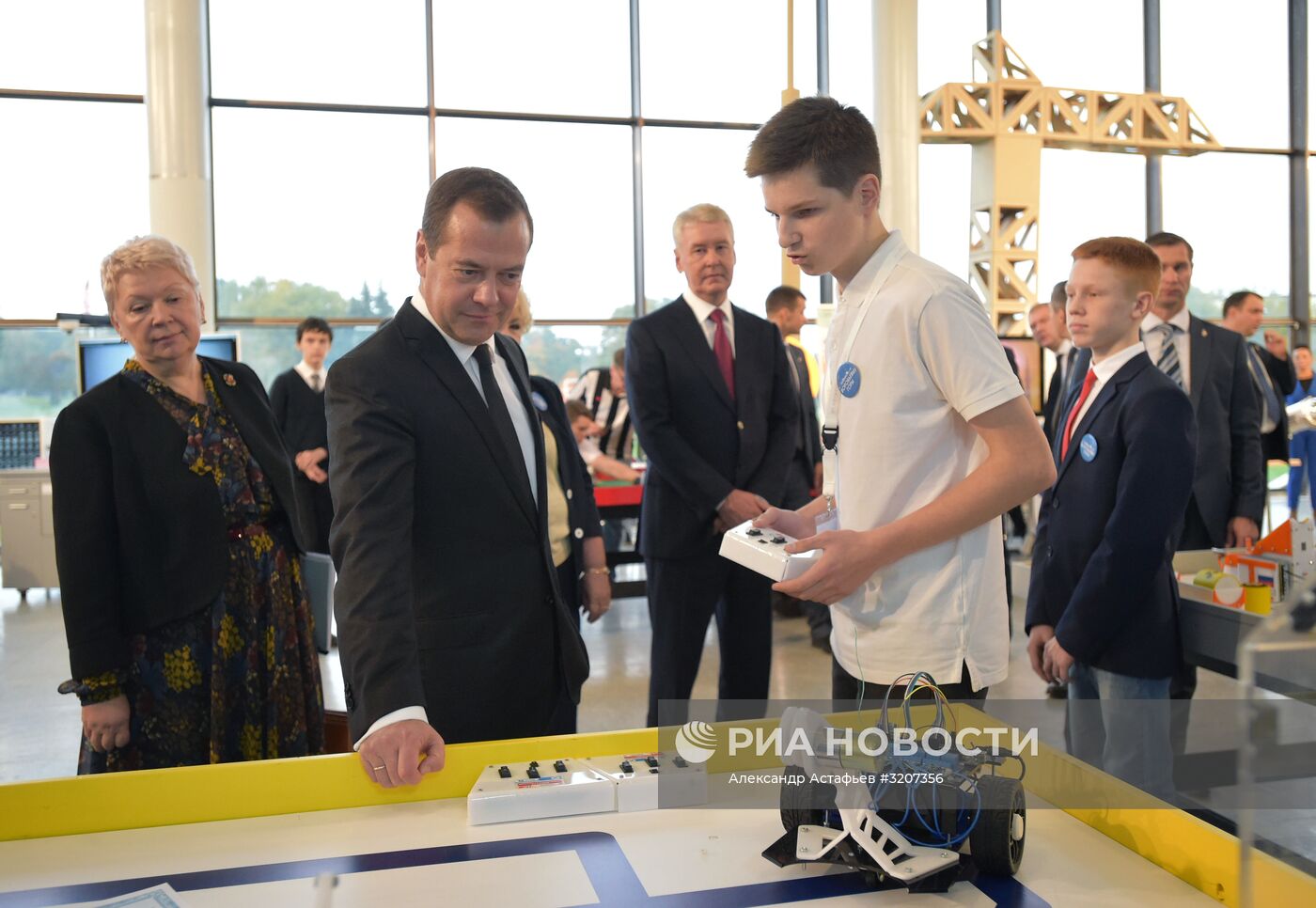 Премьер-министр РФ Д. Медведев посетил образовательный комплекс "Воробьёвы горы"