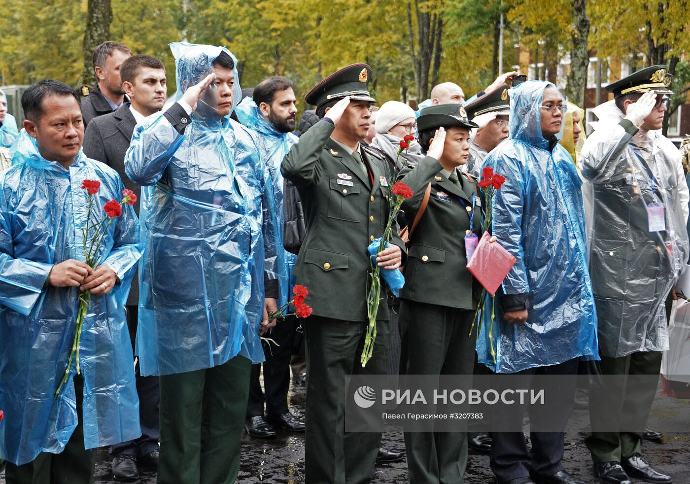 Иностранные специалисты посетили Международный противоминный центр ВС РФ