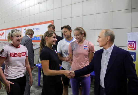 Президент РФ В. Путин посетил спортивный комплекс "Спорт-Инн" в Сочи