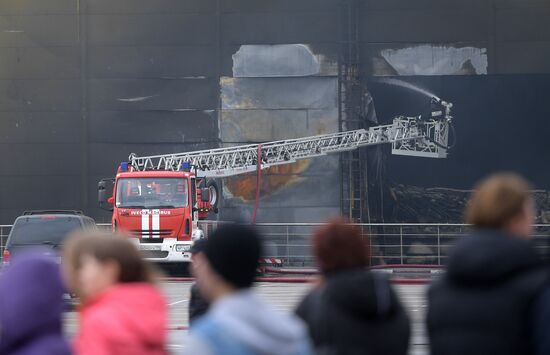 Последствия пожара в торговом центре "Синдика"