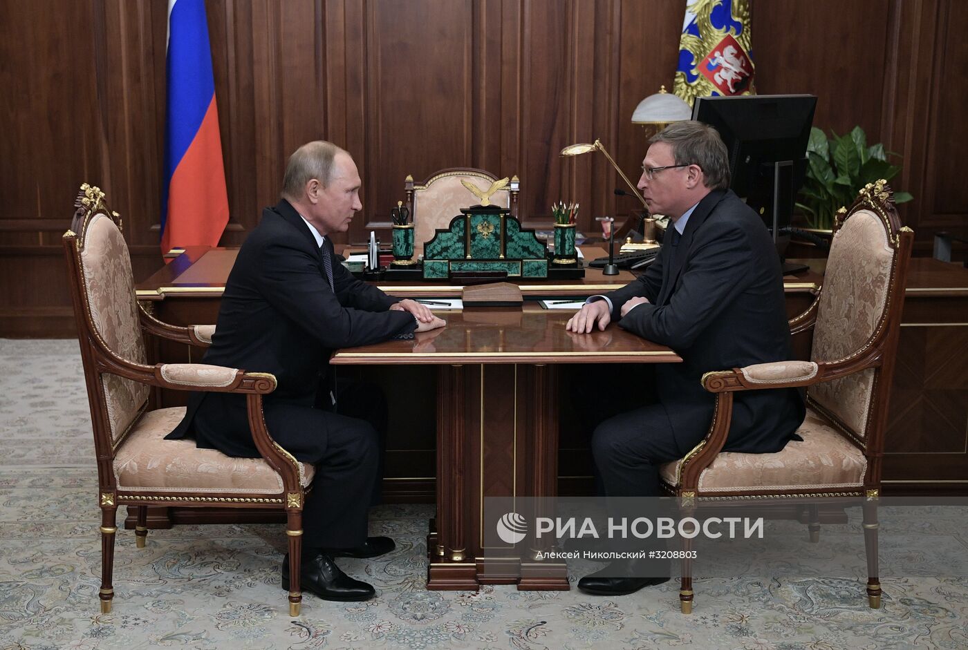 Рабочая встреча президента РФ В. Путина с врио губернатора Омской области А. Бурковым