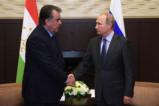 Встреча президента РФ В. Путина с президентом Таджикистана Э. Рахмоном