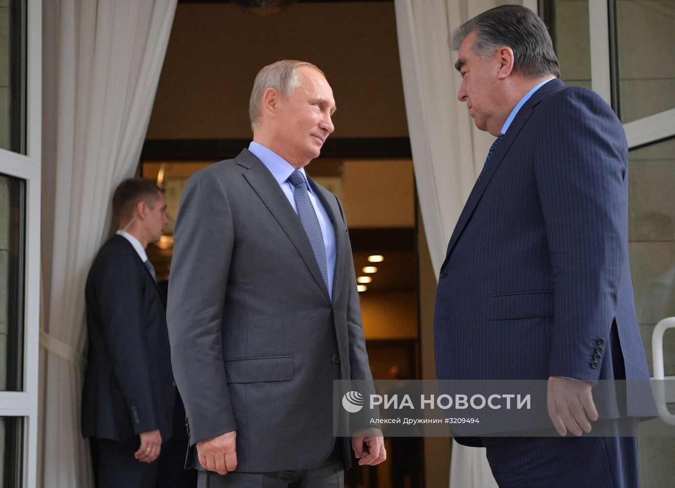 Встреча президента РФ В. Путина с президентом Таджикистана Э. Рахмоном