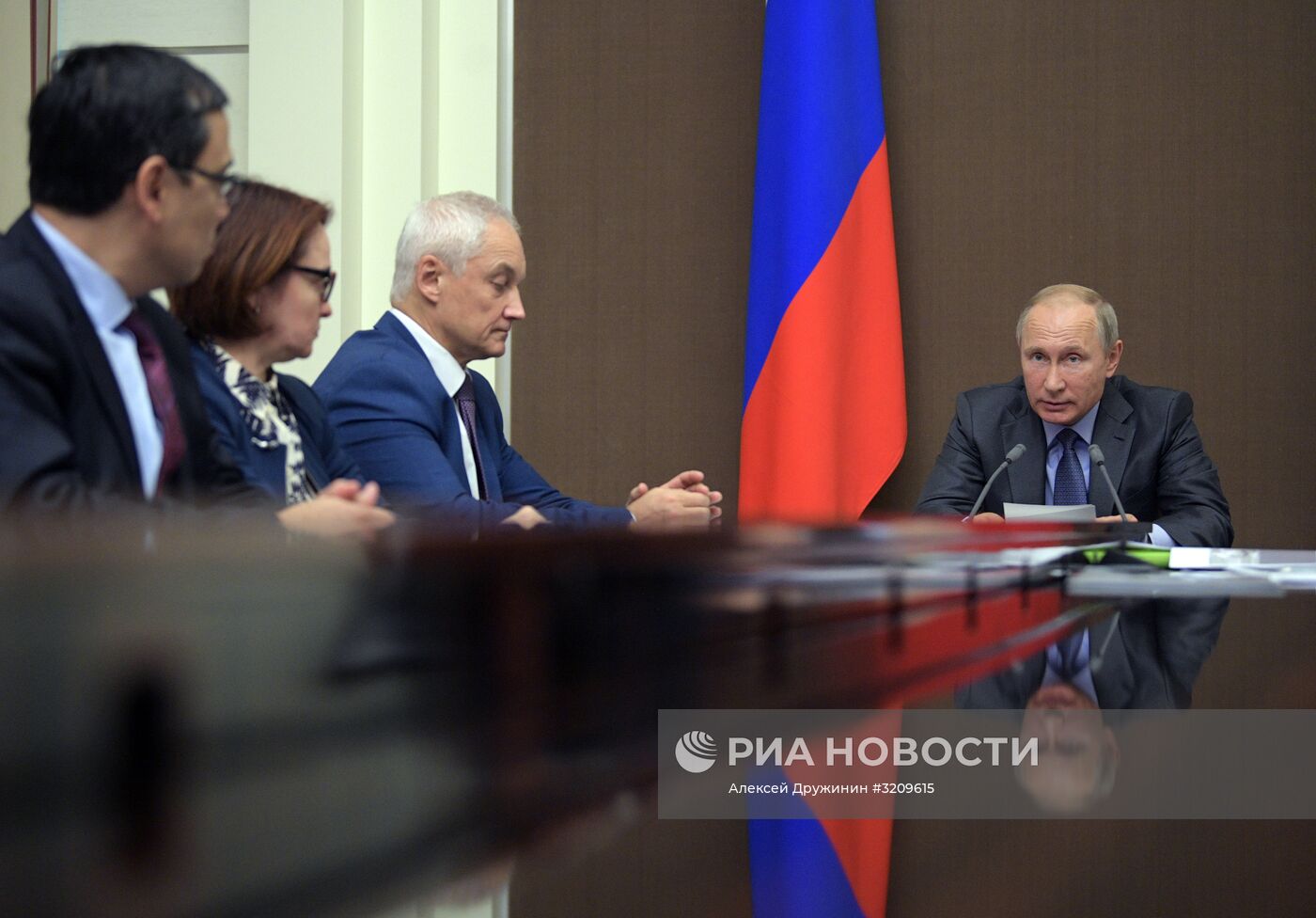 Президент РФ В. Путин провёл совещание по вопросу использования цифровых технологий