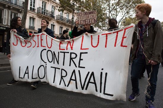 Акция протеста против трудовой реформы в Париже