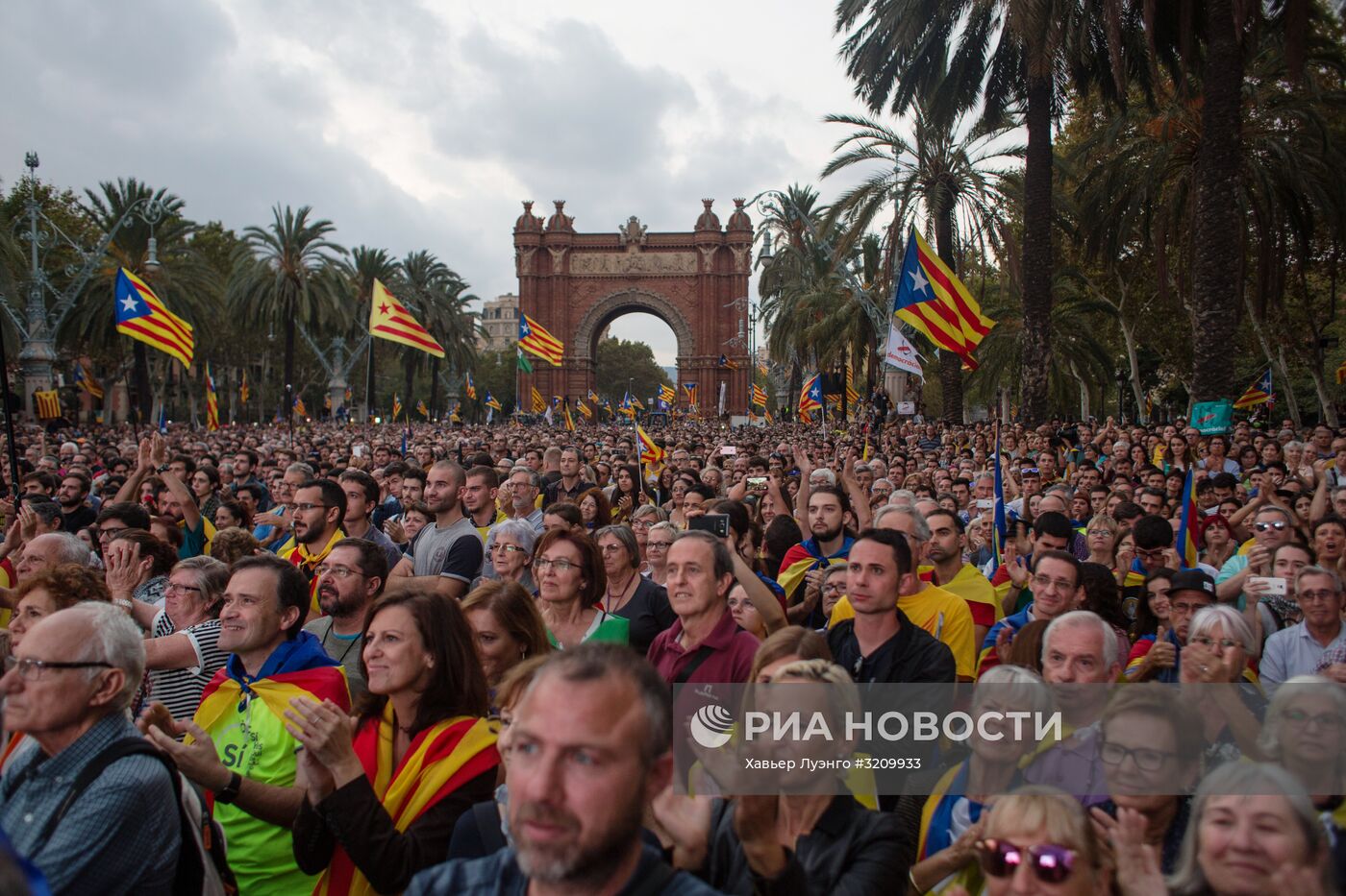 Глава Каталонии призвал приостановить провозглашение независимости