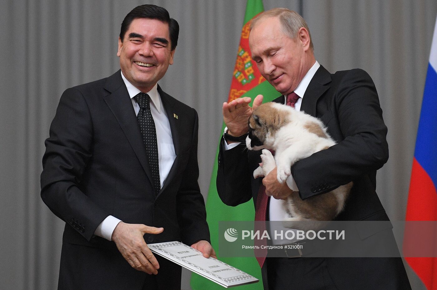 Президент РФ В. Путин встретился с президентом Туркмении Г. Бердымухамедовым