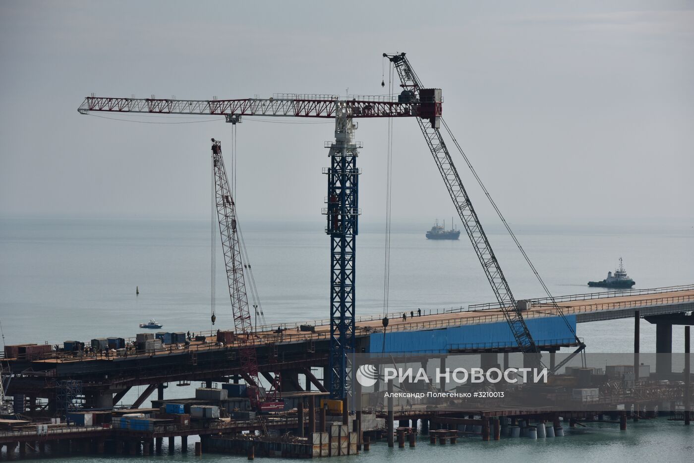 Установка автодорожной арки Крымского моста
