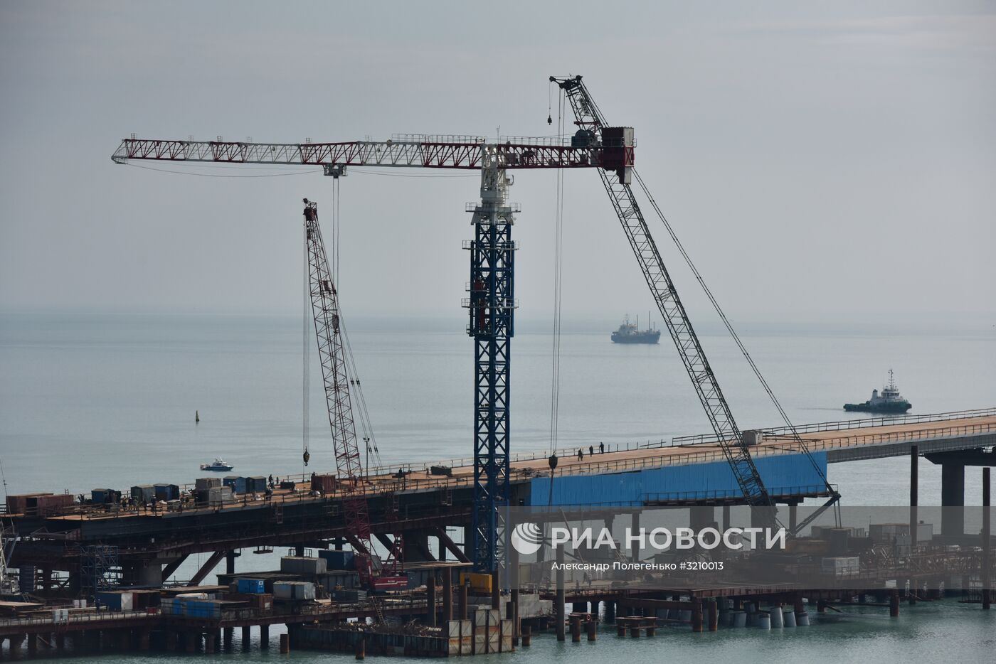 Установка автодорожной арки Крымского моста