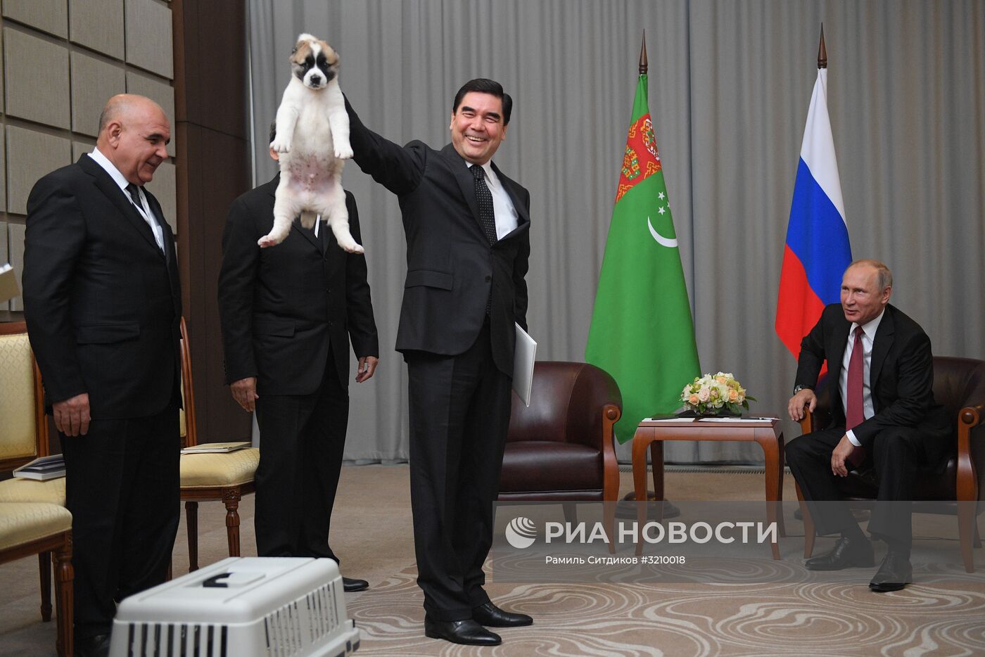 Президент РФ В. Путин встретился с президентом Туркмении Г. Бердымухамедовым