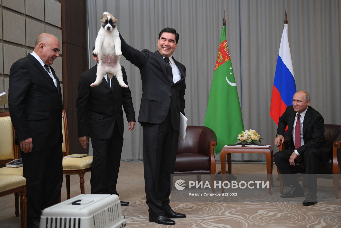 Президент РФ В. Путин встретился с президентом Туркмении Г. Бердымухамедовым