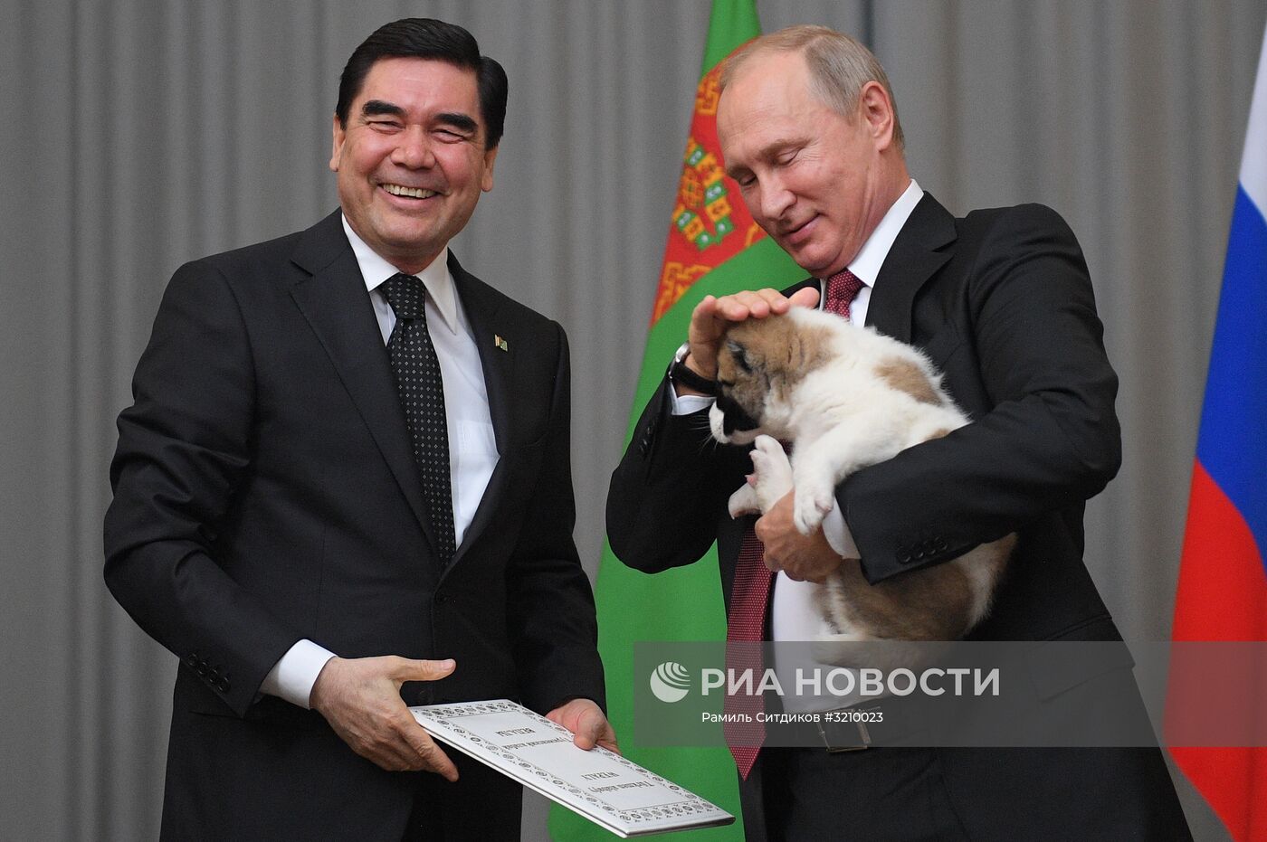 Президент РФ В. Путин встретился с президентом Туркмении Г. Бердымухамедовым