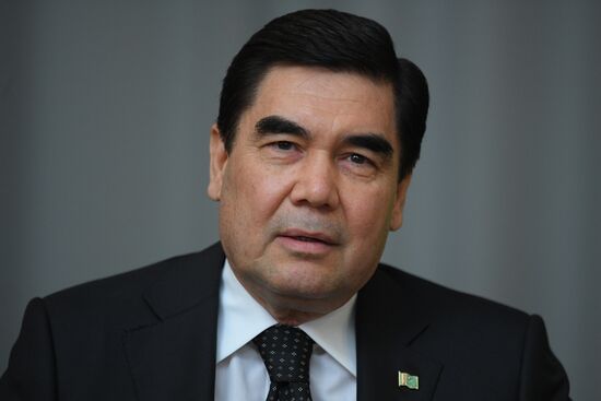 Президент РФ В. Путин встретился с президентом Туркмении Г. Бердымухамедовым