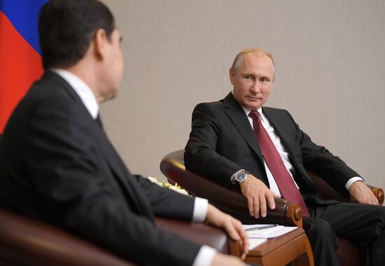 Президент РФ В. Путин встретился с президентом Туркмении Г. Бердымухамедовым