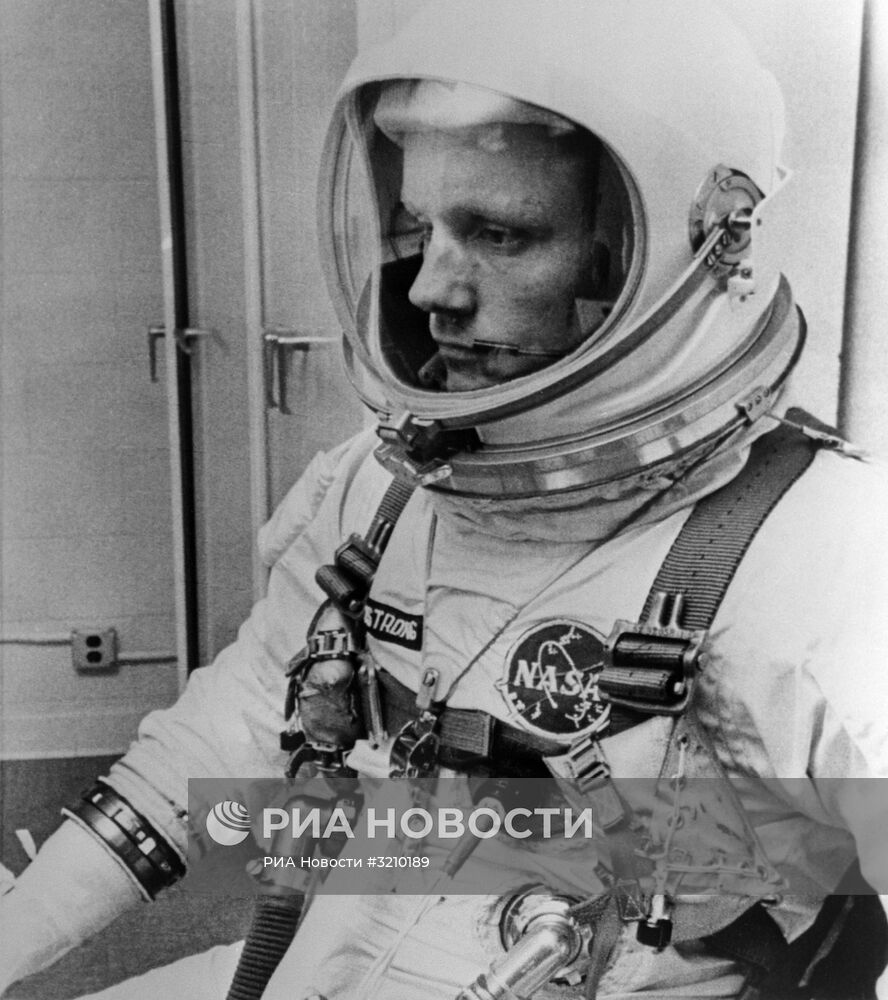 Американский астронавт Н.Армстронг