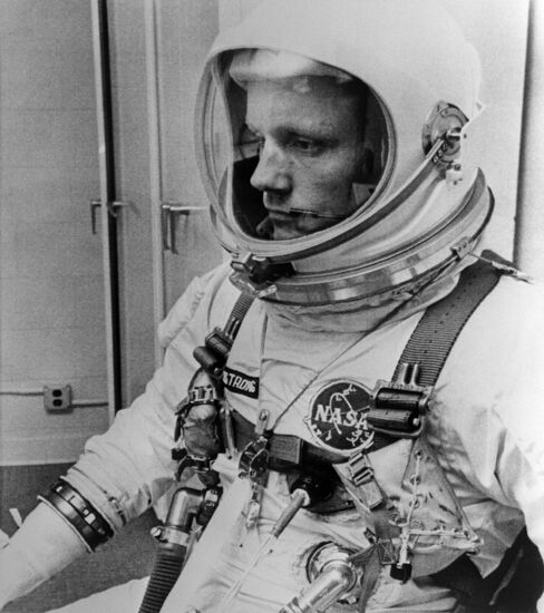 Американский астронавт Н.Армстронг