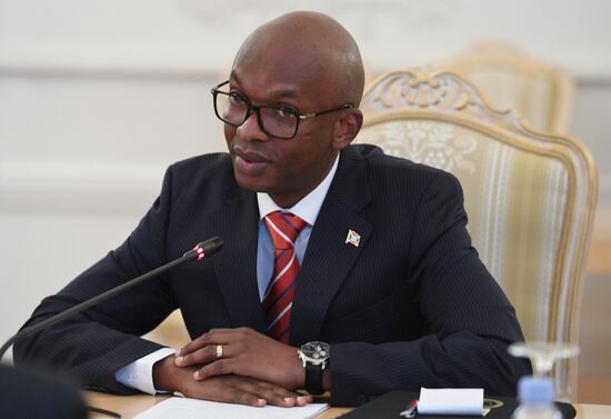 Встреча глав МИД РФ и Бурунди С. Лаврова и А. Ньямитве