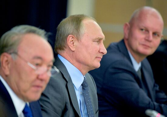 Президент РФ В. Путин встретился с представителями деловых кругов Германии