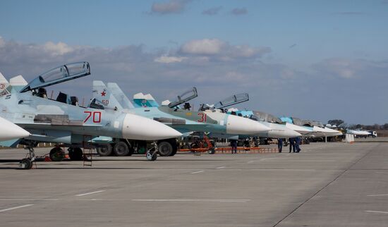 Тренировочные полёты пилотажной группы "Соколы России" в Краснодарском крае