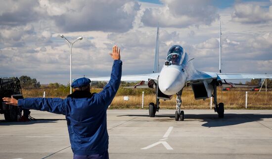 Тренировочные полёты пилотажной группы "Соколы России" в Краснодарском крае