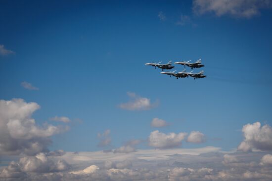 Тренировочные полёты пилотажной группы "Соколы России" в Краснодарском крае