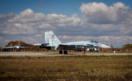Тренировочные полёты пилотажной группы "Соколы России" в Краснодарском крае