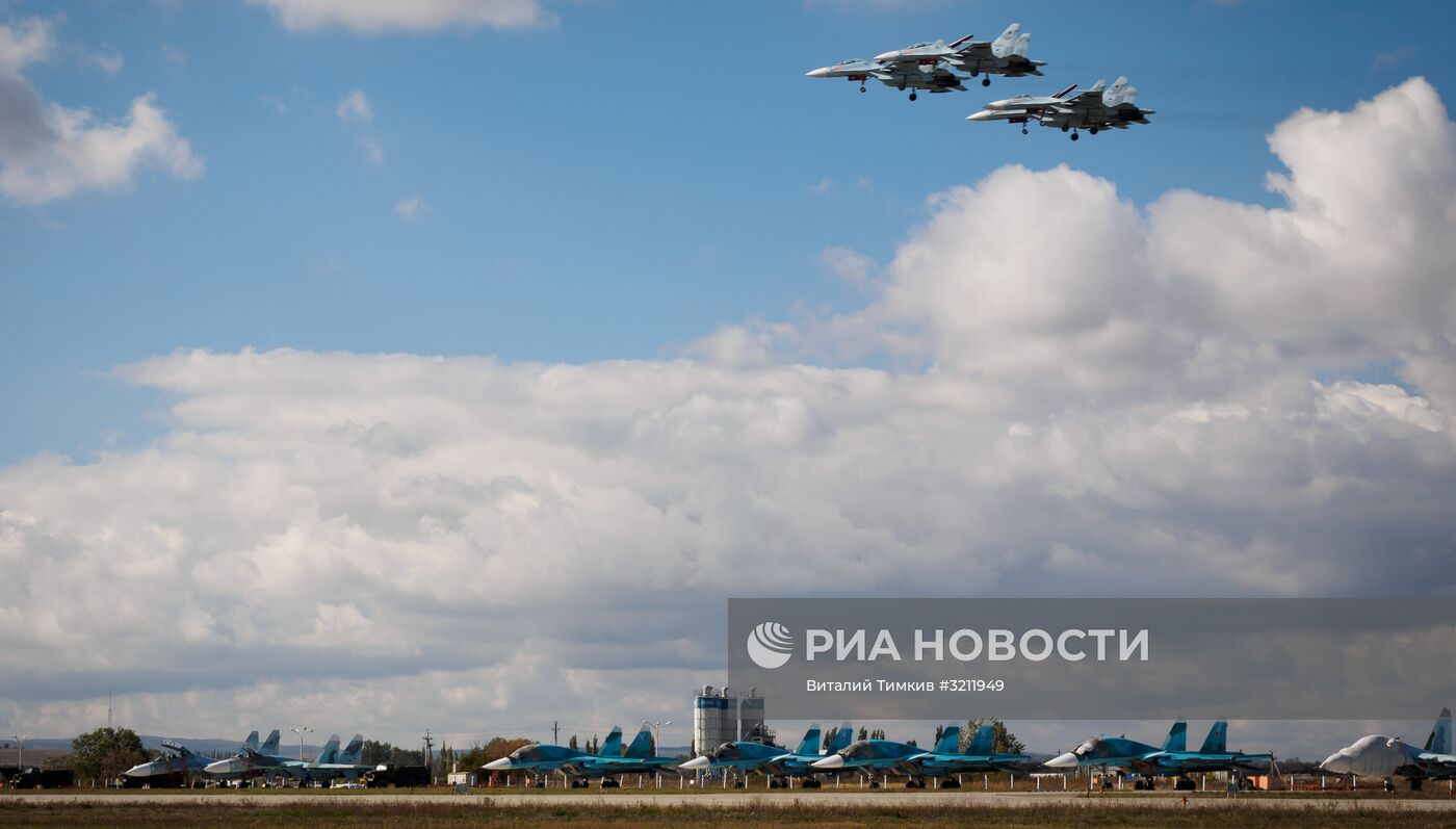 Тренировочные полёты пилотажной группы "Соколы России" в Краснодарском крае