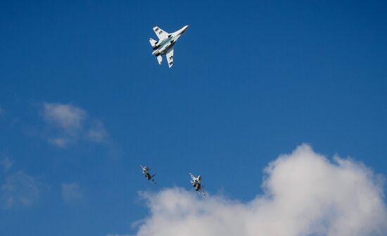 Тренировочные полёты пилотажной группы "Соколы России" в Краснодарском крае