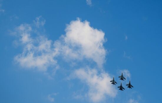 Тренировочные полёты пилотажной группы "Соколы России" в Краснодарском крае