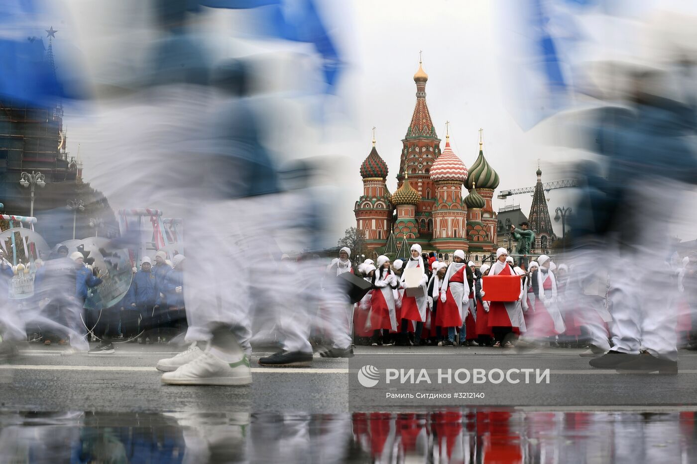 Карнавальное шествие в рамках XIX Всемирного фестиваля молодежи и студентов