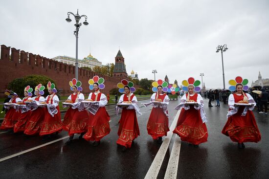 Карнавальное шествие в рамках XIX Всемирного фестиваля молодежи и студентов