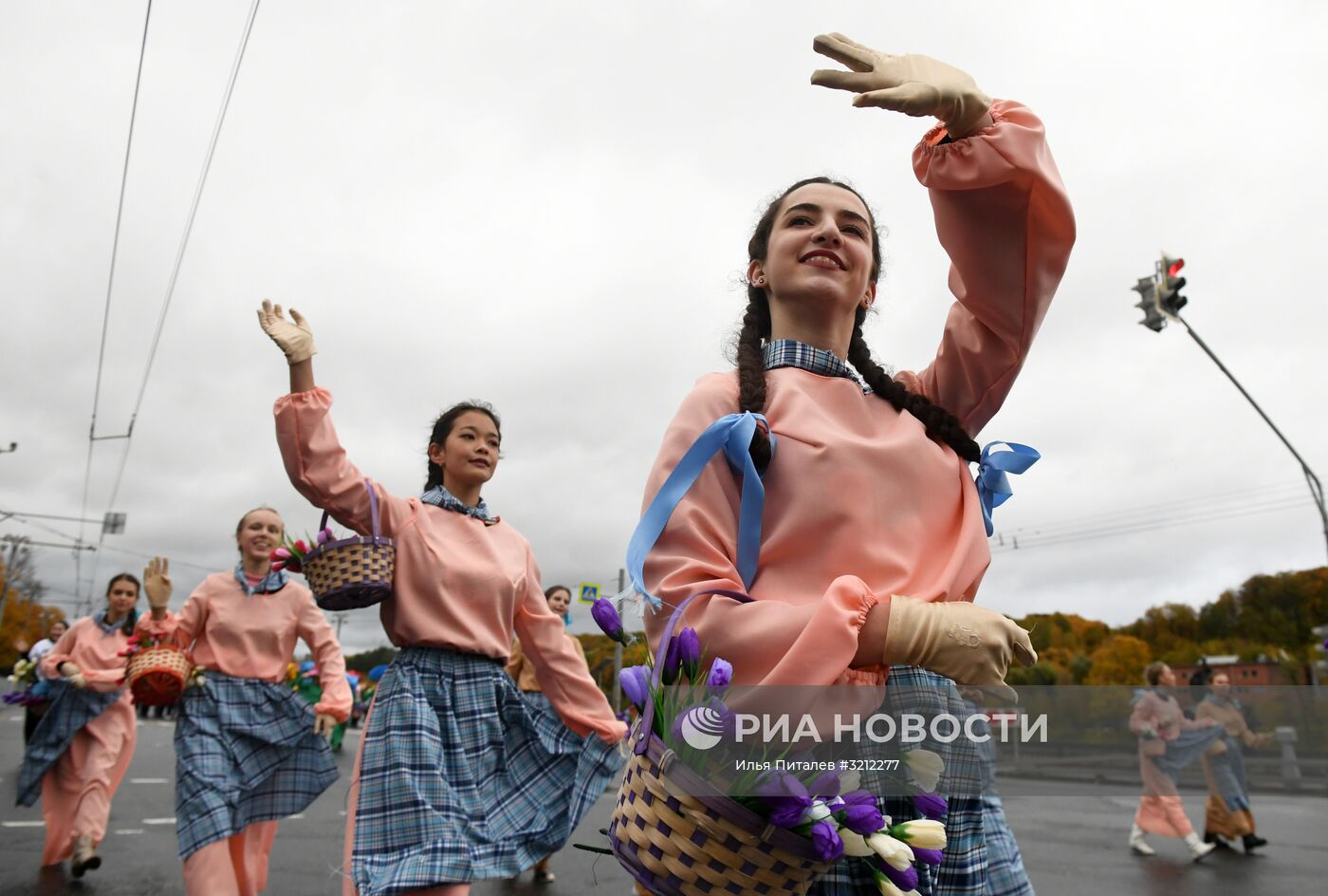 Карнавальное шествие в рамках XIX Всемирного фестиваля молодежи и студентов