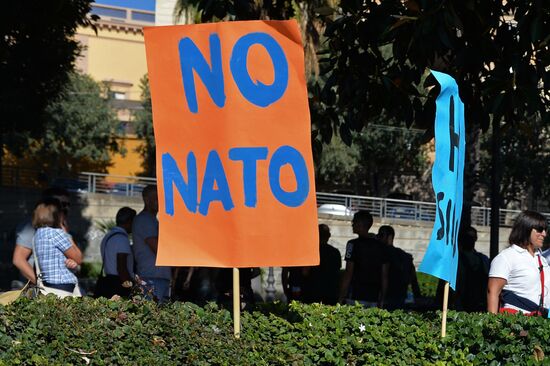 Акция против НАТО в Италии
