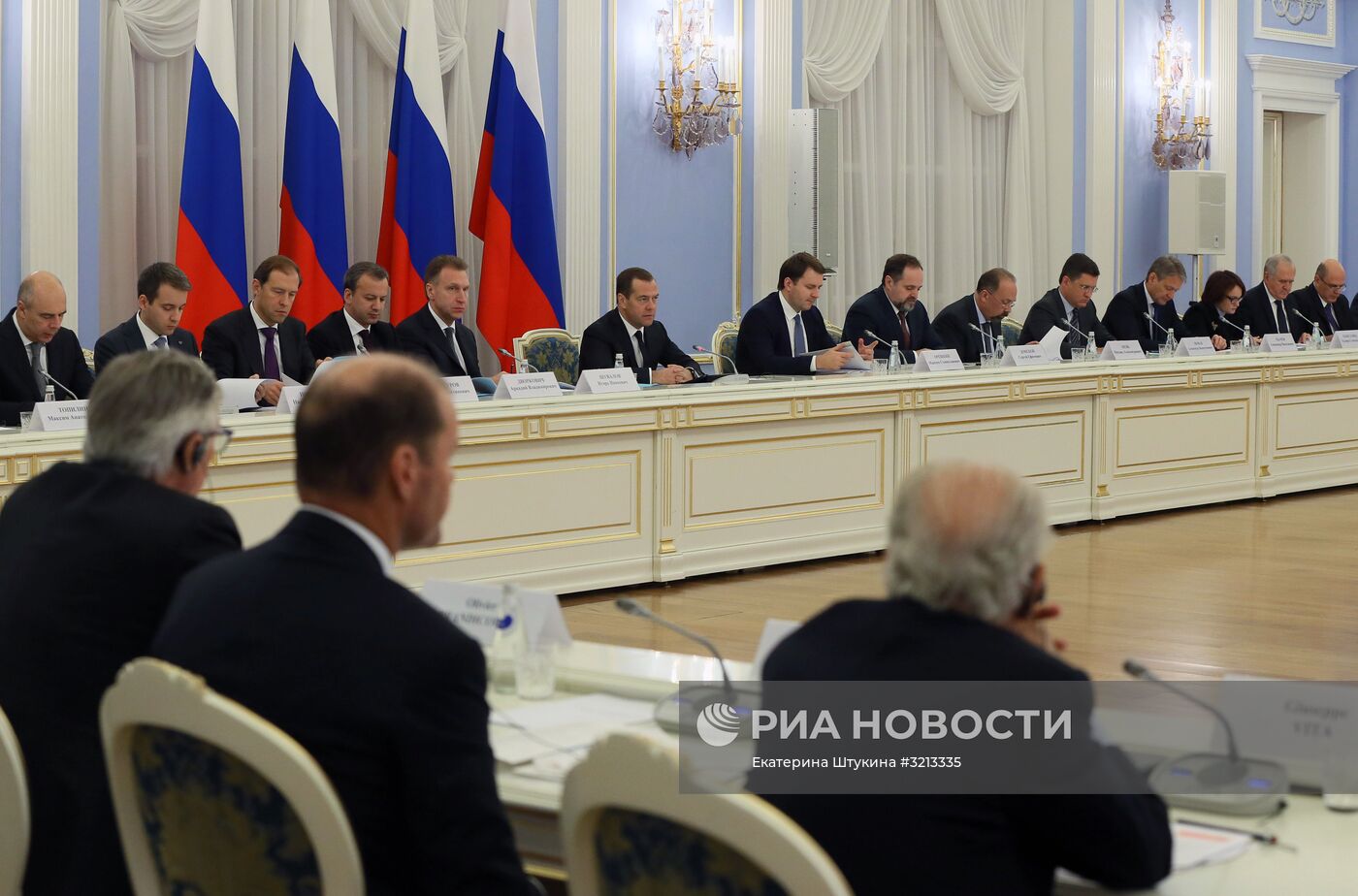 Премьер-министр РФ Д. Медведев провел заседание Консультативного совета по иностранным инвестициям в РФ