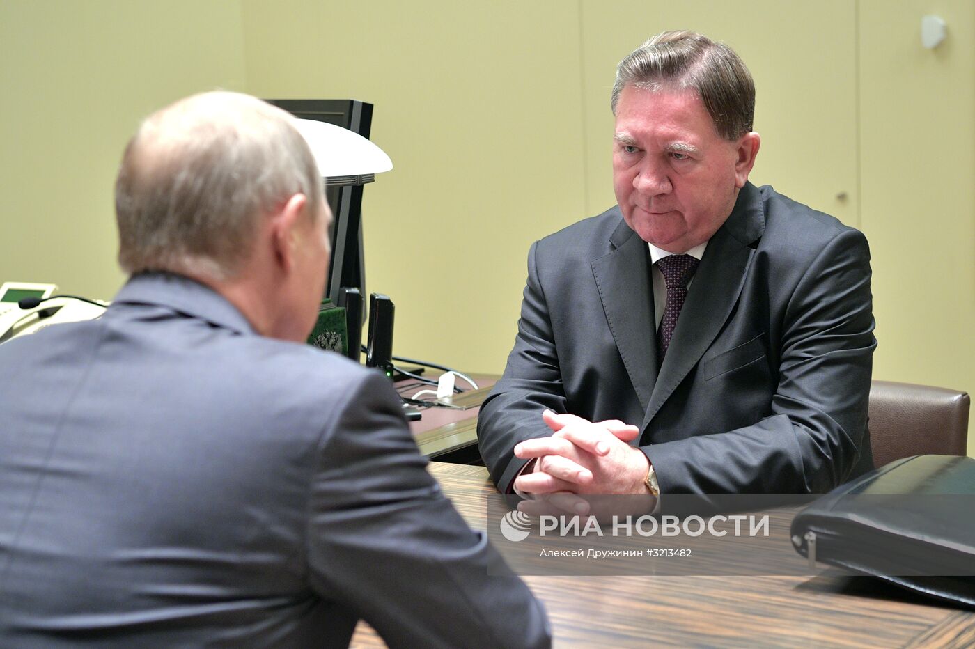 Рабочая встреча президента РФ В. Путина с губернатором Курской области А. Михайловым