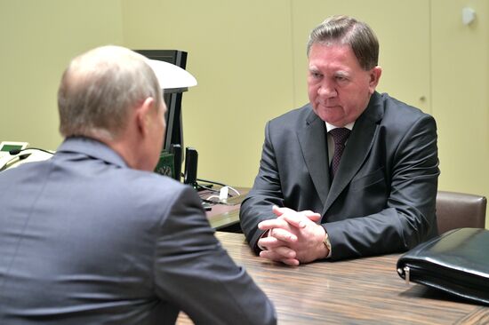 Рабочая встреча президента РФ В. Путина с губернатором Курской области А. Михайловым
