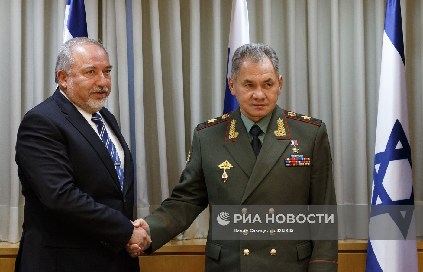Встреча министра обороны РФ С. Шойгу с министром обороны Израиля А. Либерманом
