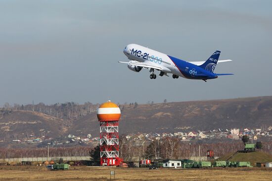 Самолет МС-21 совершил первый перелет из Иркутска в Жуковский