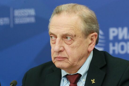 П/к, посвященная Гран-при по фигурному катанию в Москве