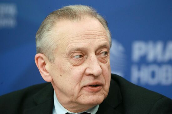 П/к, посвященная Гран-при по фигурному катанию в Москве