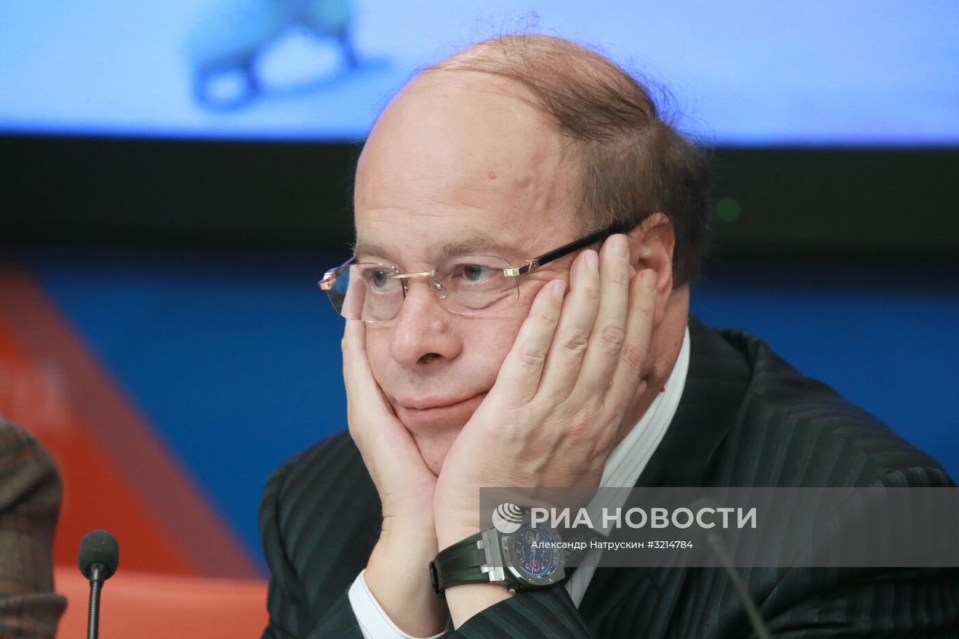 П/к, посвященная Гран-при по фигурному катанию в Москве