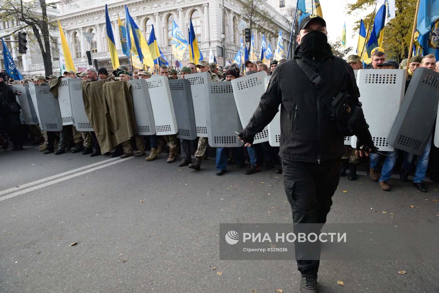 Акция протеста у здания Верховной рады Украины в Киеве