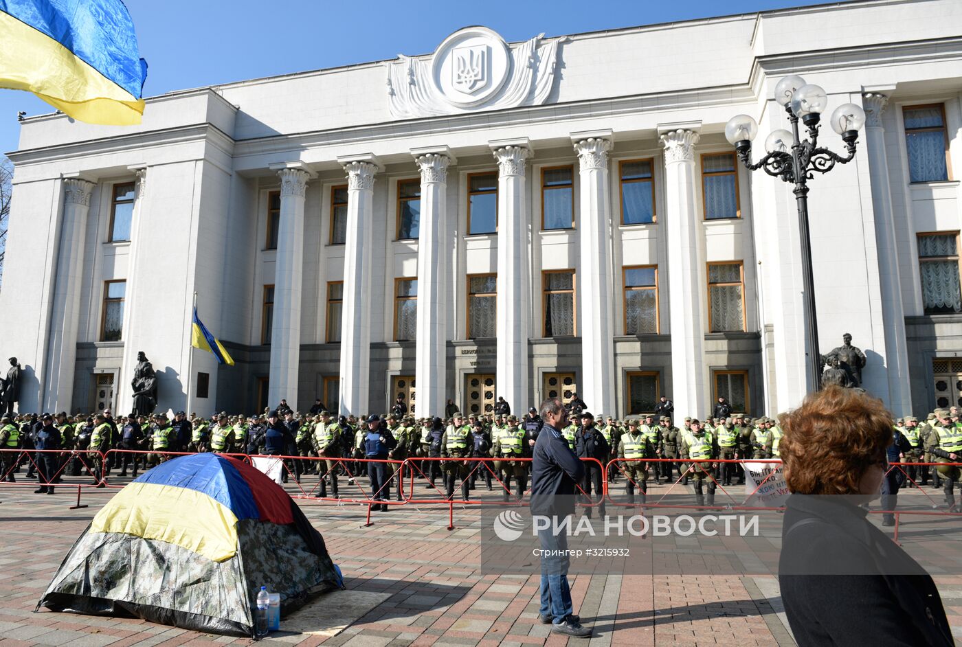 Ситуация у здания Верховной рады Украины в Киеве