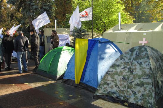 Митинг у здания Верховной рады Украины в Киеве