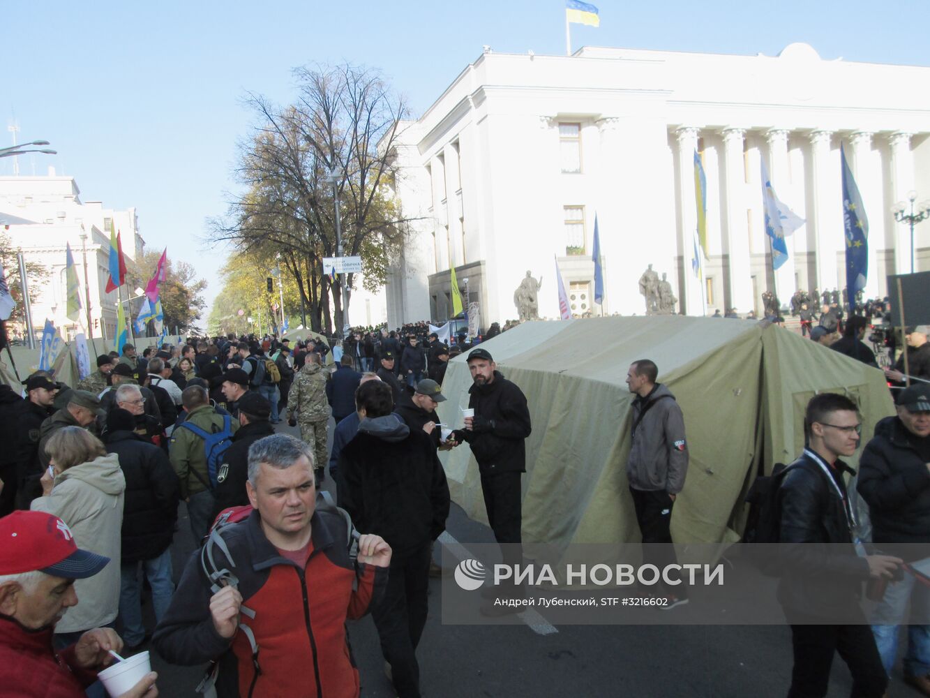 Митинг у здания Верховной рады Украины в Киеве