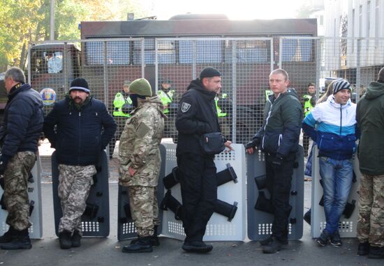 Митинг у здания Верховной рады Украины в Киеве