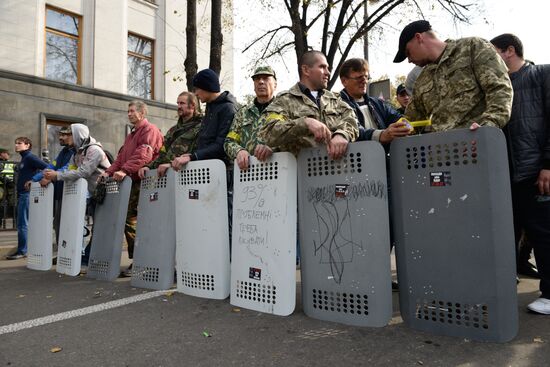 Митинг у здания Верховной рады Украины в Киеве