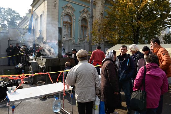 Митинг у здания Верховной рады Украины в Киеве